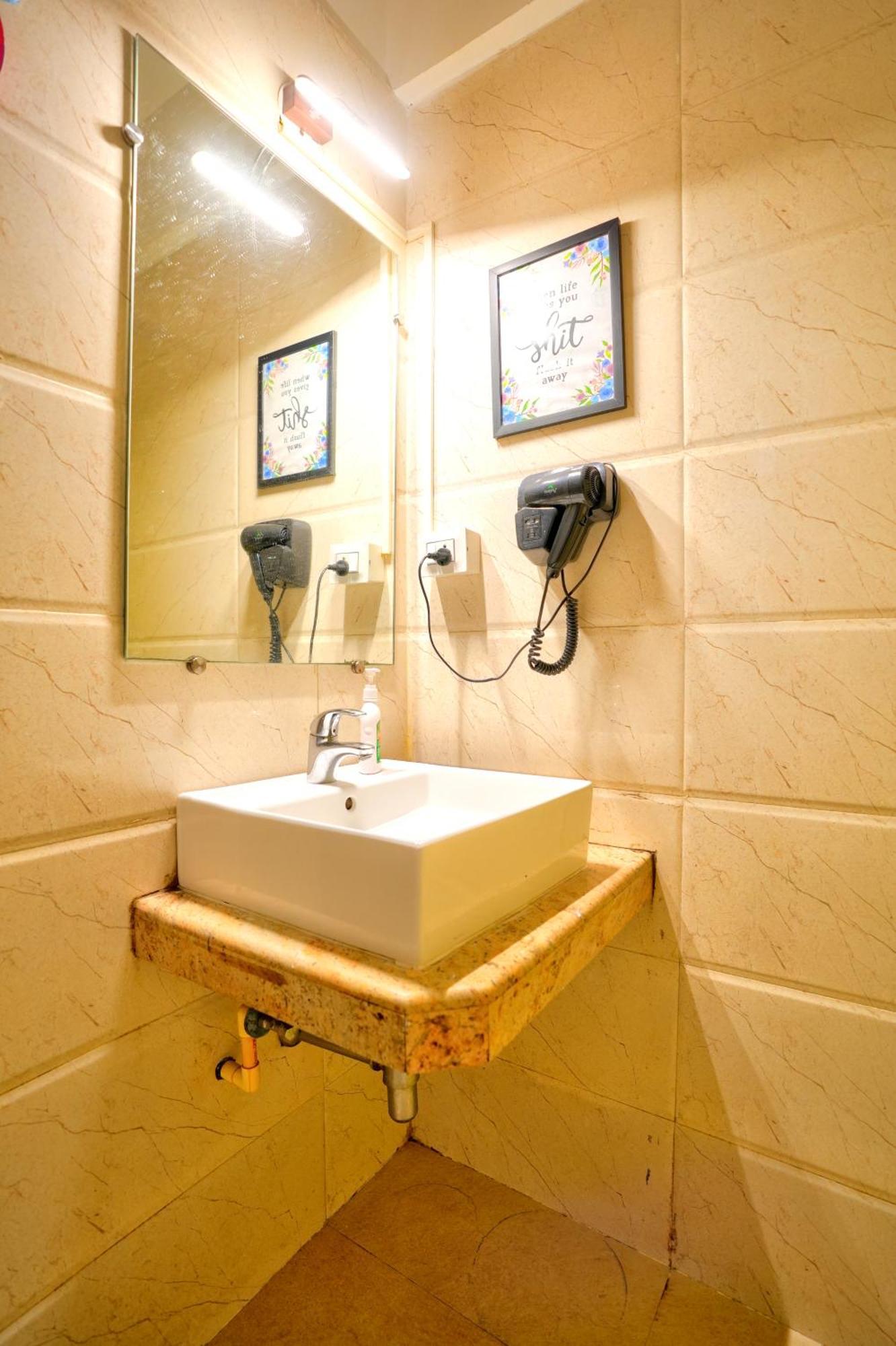 Luxurious Nirvana Apartments Vagator Ngoại thất bức ảnh